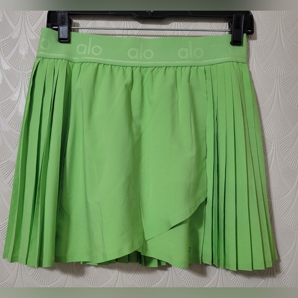 ALO Yoga Green Mini Skirt - Picture 1 of 5